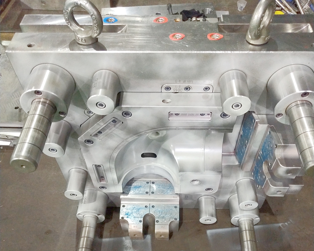 bend pipe plastic mould